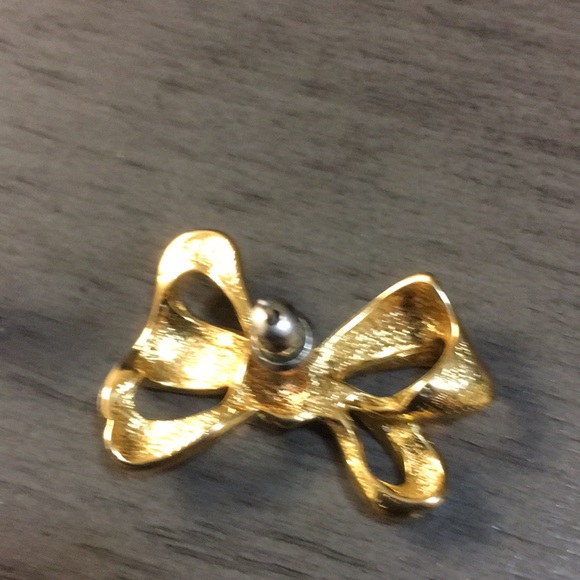 Bow golden earrings - Picture 3 of 3